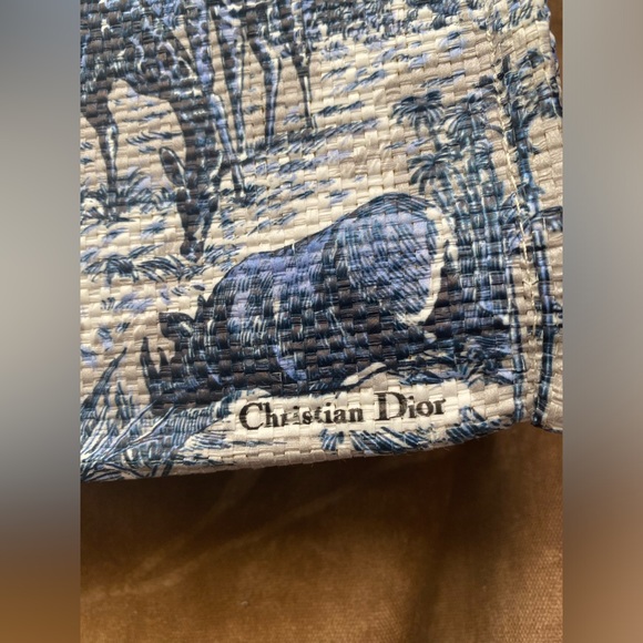 Limited Edition Dior “Around the World” tote book bag New (beauty dept) - Picture 3 of 12